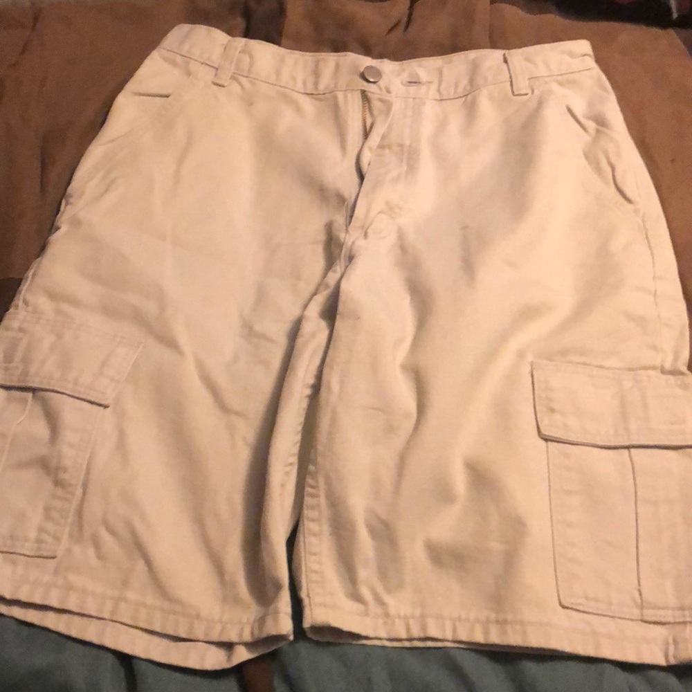 Wrangler cargo shorts cream color